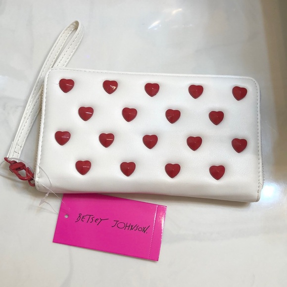 Betsey Johnson White Faux Leather & Red Heart Studded ZA Continental Wallet NWT - Picture 13 of 16